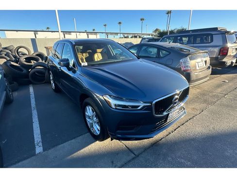 Used 2018 Volvo XC60 T5 Momentum image 2