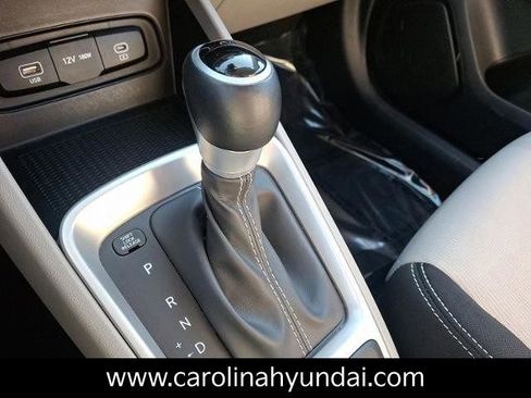 Certified 2024 Hyundai Venue SEL image 15