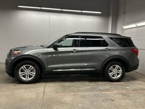 Used 2024 Ford Explorer XLT w/ Equipment Group 202A AWD/4WD image 2