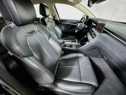 Used 2025 Genesis G70 2.5T image 27