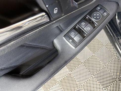 Used 2011 Mercedes-Benz E 350 4MATIC Sedan image 16