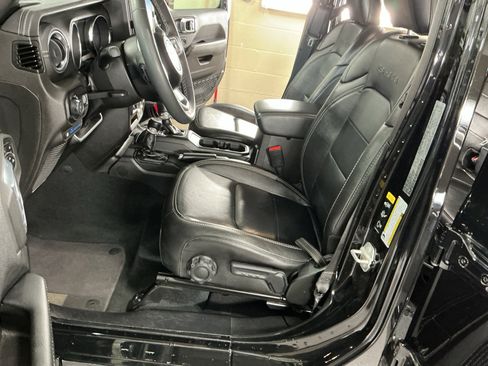 Used 2023 Jeep Wrangler Sahara image 11