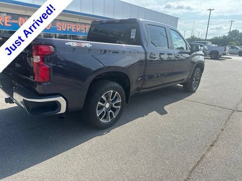 Used 2022 Chevrolet Silverado 1500 LT AWD/4WD image 3