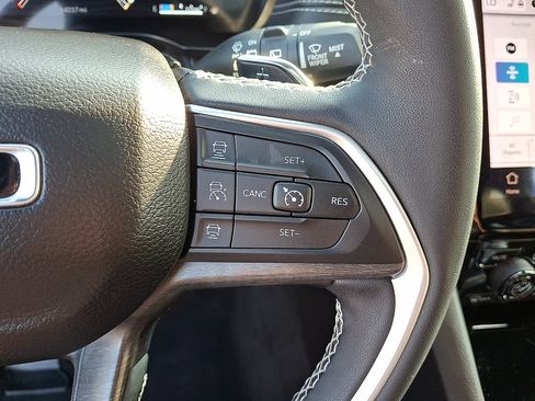 Certified 2024 Jeep Grand Cherokee L Limited AWD/4WD image 31