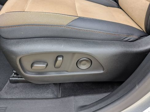 Used 2025 Chevrolet Equinox ACTIV FWD image 8