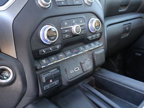 Used 2022 GMC Sierra 2500 Denali w/ Denali Ultimate Package image 18