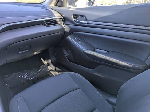 Used 2025 Nissan Altima 2.5 SV image 17