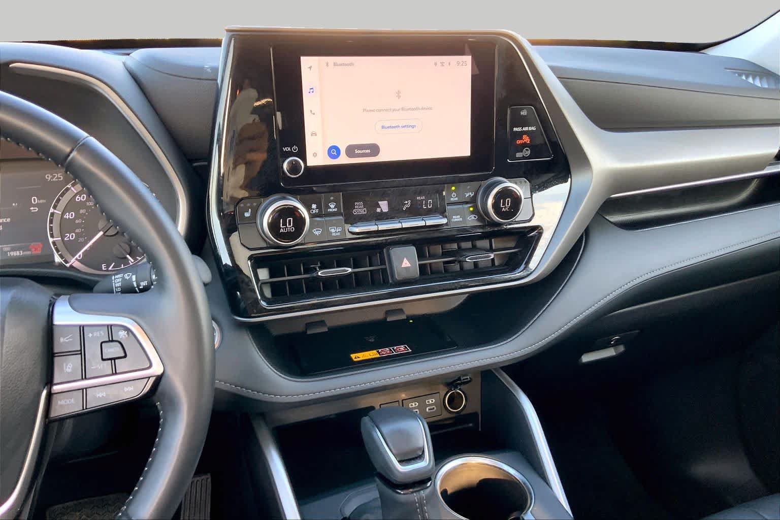 Used 2026 Toyota Highlander XLE AWD/4WD image 7