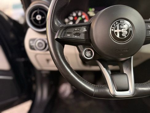 Used 2020 Alfa Romeo Giulia w/ Nero Edizione image 18