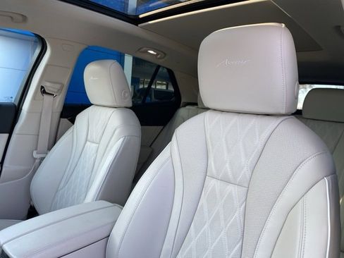 Used 2023 Buick Envision Avenir image 18