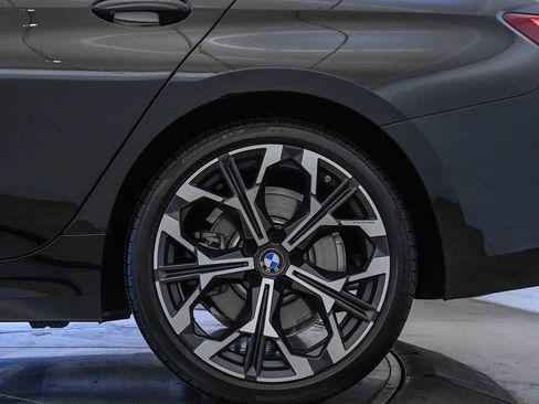 Used 2025 BMW 330i Sedan w/ Premium Package image 11