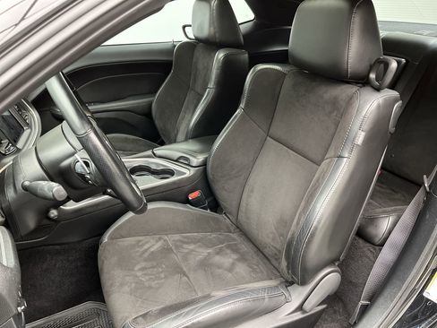Used 2018 Dodge Challenger R/T Plus RWD image 10
