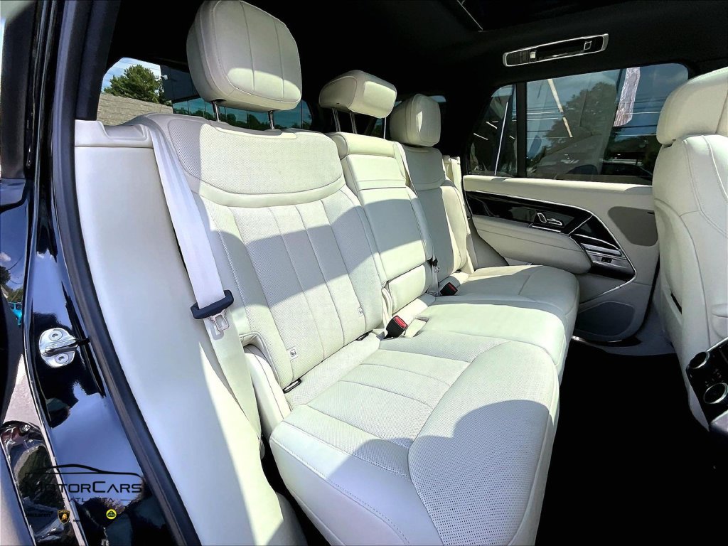Used 2025 Land Rover Range Rover SE AWD/4WD image 26