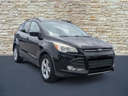 Used 2016 Ford Escape SE w/ SE Leather Comfort Package FWD image 2