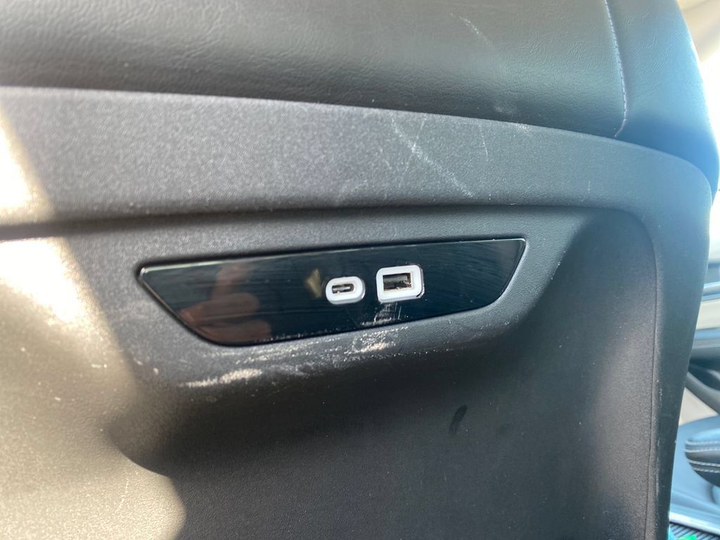 Used 2024 Chrysler Pacifica Touring-L FWD image 32
