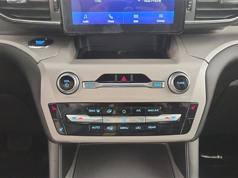 Used 2023 Ford Explorer XLT w/ Equipment Group 202A image 17
