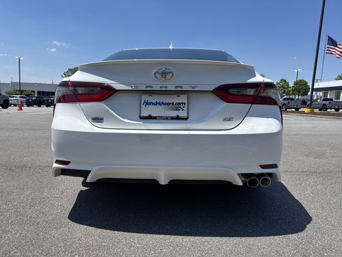 Used 2021 Toyota Camry SE FWD image 9