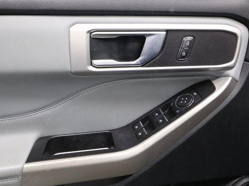 Certified 2022 Ford Explorer XLT w/ Equipment Group 202A image 22