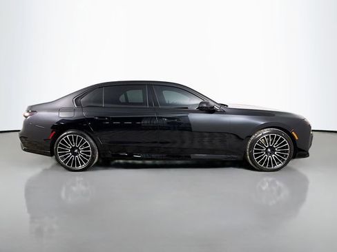 Used 2025 BMW 760i xDrive image 8