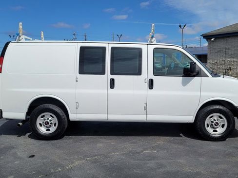 Used 2017 GMC Savana 2500 RWD image 14