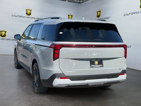 Used 2025 Kia Carnival EX FWD image 7