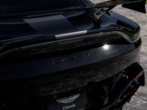 Used 2023 Aston Martin V8 Vantage Coupe image 32