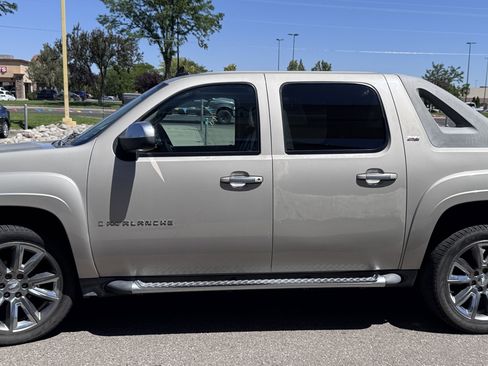 Used 2007 Chevrolet Avalanche LT w/ LT Preferred Equipment Group AWD/4WD image 5