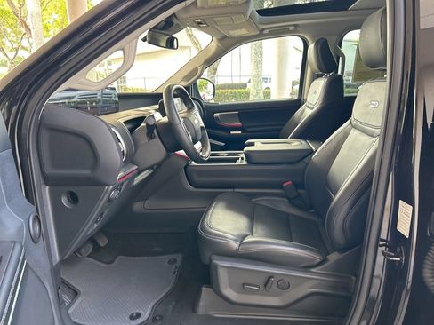 Used 2025 Ford Expedition Max Platinum AWD/4WD image 6
