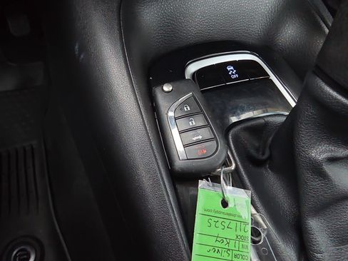 Used 2021 Toyota Corolla LE image 34
