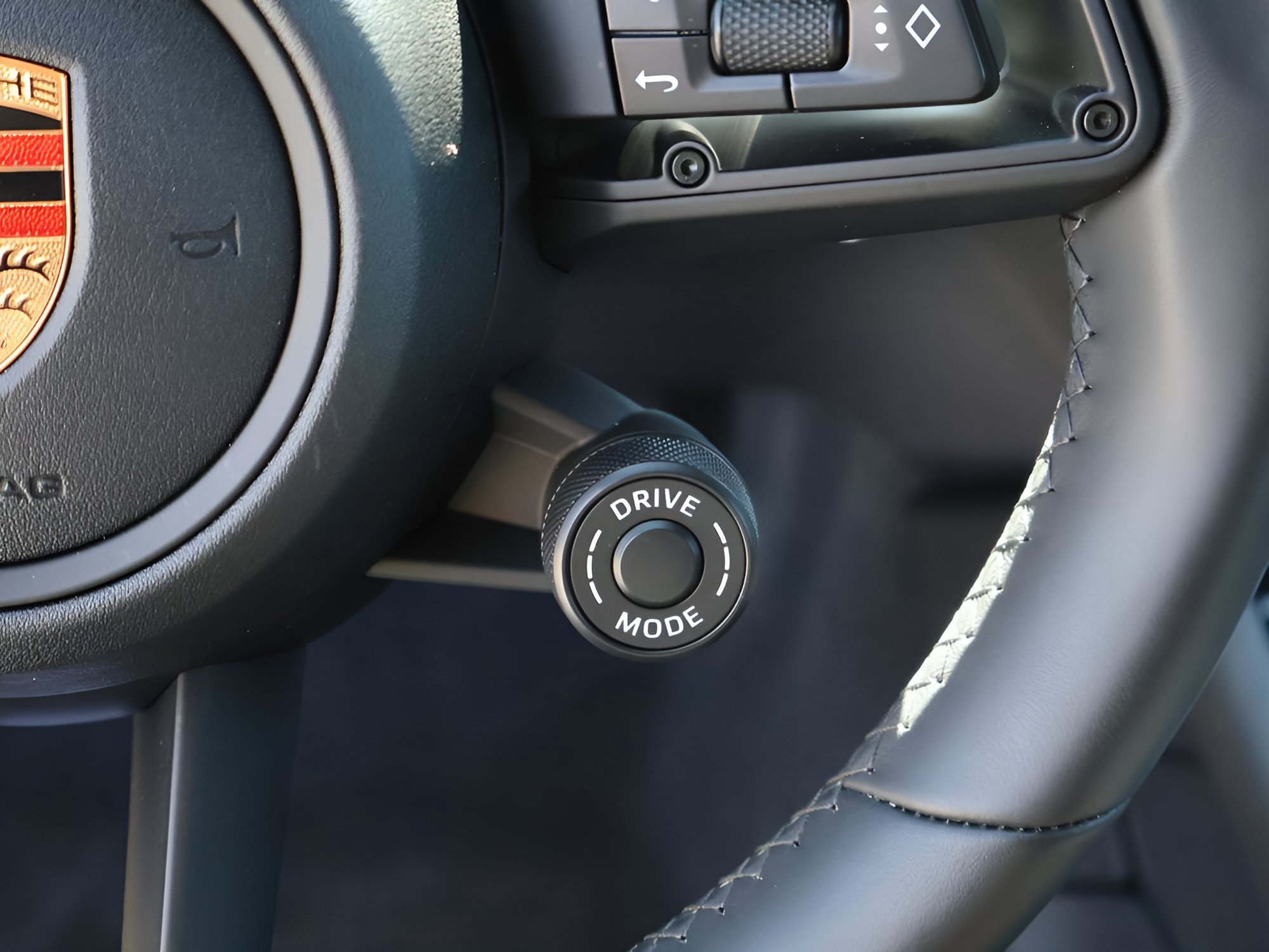 Certified 2026 Porsche Macan AWD/4WD image 31
