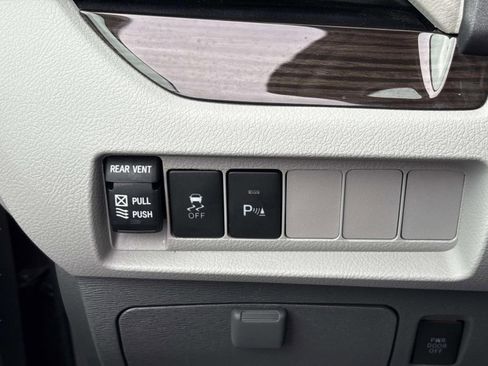 Used 2019 Toyota Sienna XLE w/ XLE Navigation Package image 26