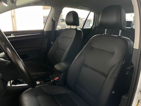 Used 2017 Volkswagen e-Golf SEL Premium image 16