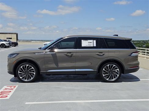New 2025 Lincoln Aviator Reserve w/ Equipment Group 201A image 4