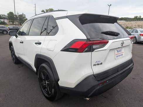 Used 2020 Toyota RAV4 XLE FWD image 4