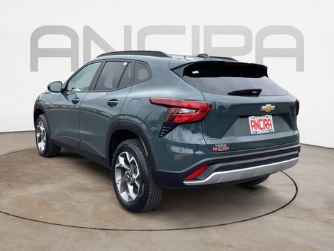 Used 2025 Chevrolet Trax LT FWD image 12