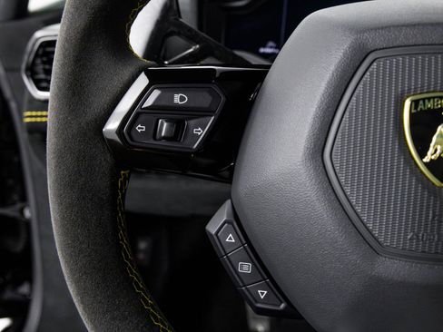 Used 2018 Lamborghini Huracan Performante image 20