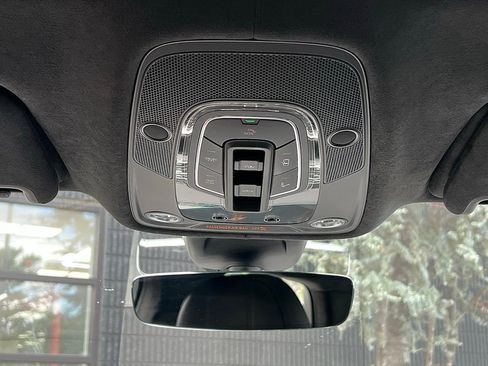 Used 2023 Bentley Bentayga image 44