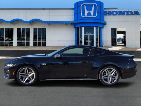 Used 2024 Ford Mustang GT Premium image 3