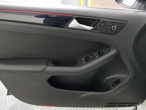 Used 2017 Volkswagen Jetta GLI image 10