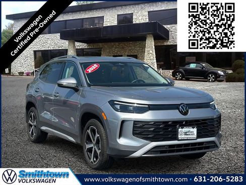 Used 2025 Volkswagen Tiguan SE w/ Panoramic Sunroof Package AWD/4WD image 1