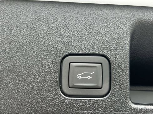 New 2026 Chevrolet Equinox EV LT image 18