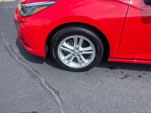 Used 2017 Chevrolet Cruze LT image 4