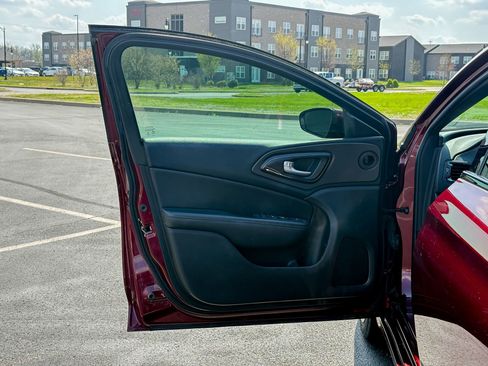Used 2016 Chrysler 200 S FWD image 16
