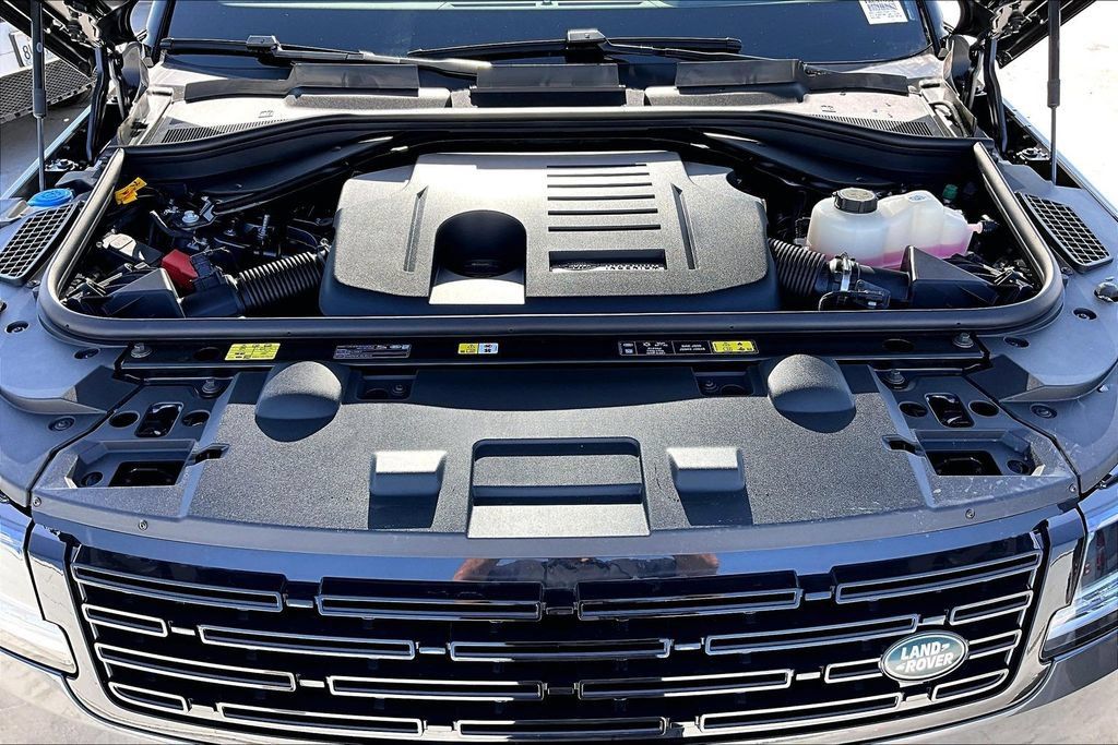 New 2026 Land Rover Range Rover Sport Dynamic SE AWD/4WD image 12