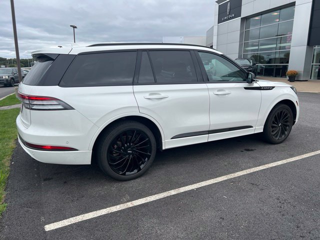Used 2023 Lincoln Aviator Reserve w/ Equipment Group 201A AWD/4WD image 4