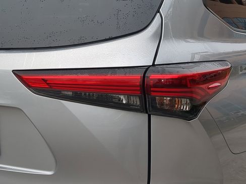 Used 2022 Toyota Highlander Limited image 37