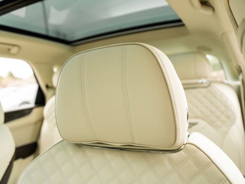 Certified 2022 Bentley Bentayga AWD/4WD image 29