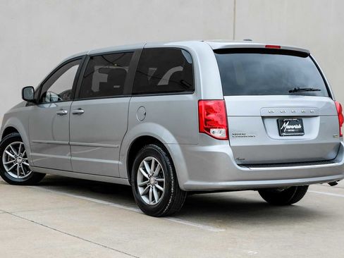 Used 2016 Dodge Grand Caravan SE FWD image 10