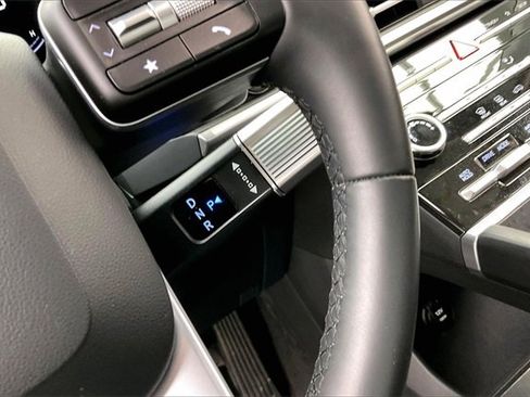 Certified 2025 Hyundai Santa Fe SE image 15