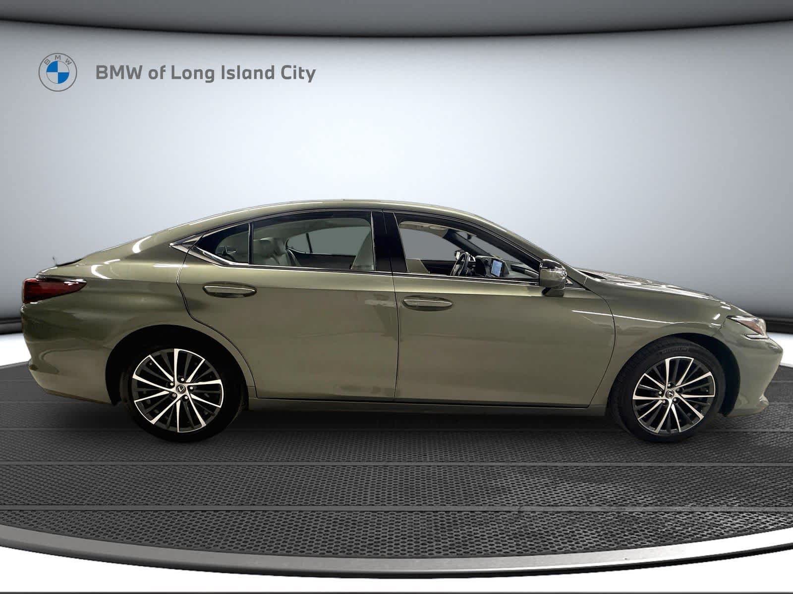 Used 2025 Lexus ES 350 w/ Premium Package FWD image 4